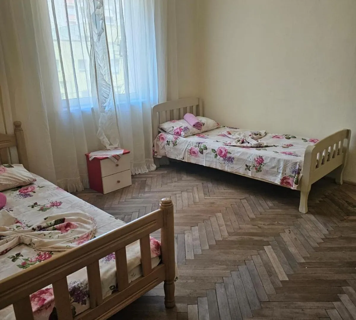 Endris Room Tirana 0*,